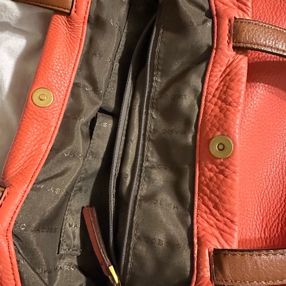 MARC by Marc Jacobs: Rose Two Tone Leather What's the T Tote Bag - Picture 13 of 14